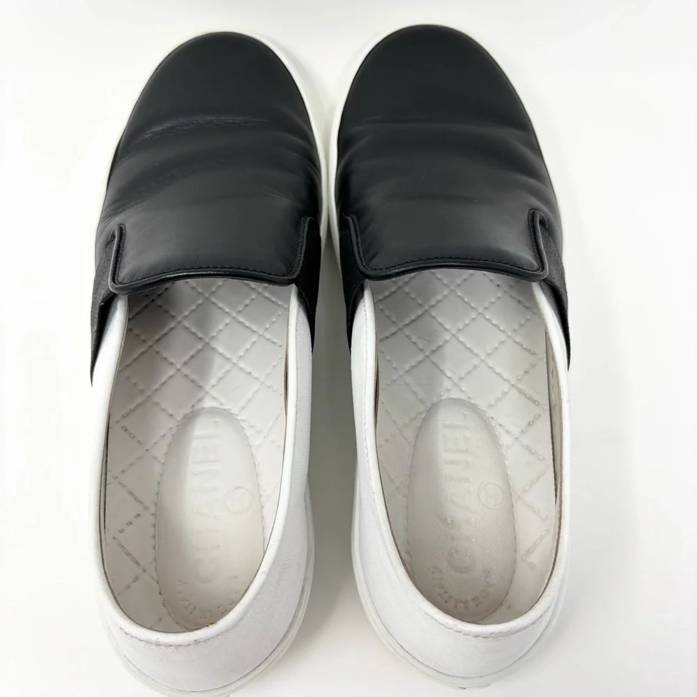 Chanel Black & White Leather Slip-On Sneakers 2016 Karl Lagerfeld Era Size 38.5 - Picture 12 of 16